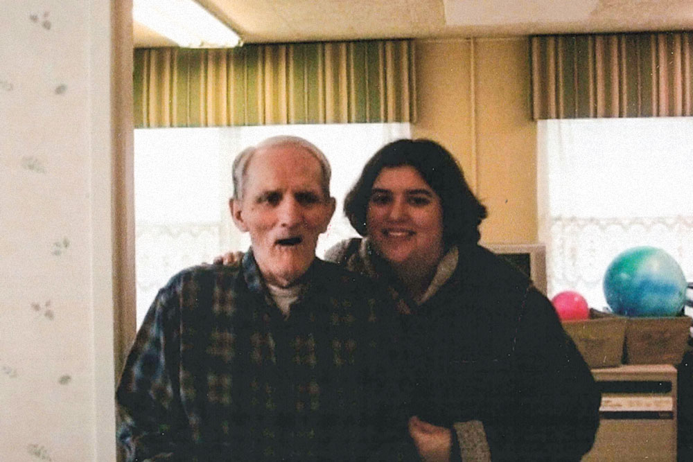 Leanna Bidwell visita a su padre